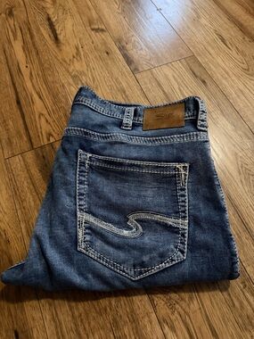 Silver Jeans Men’s Slim Dark Blue Washed Jeans with Signature Back Pocket